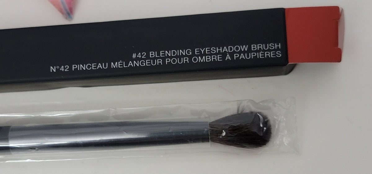 Blending Eyeshadow Brush 1843 #42 by NARS – Brand New in Box
