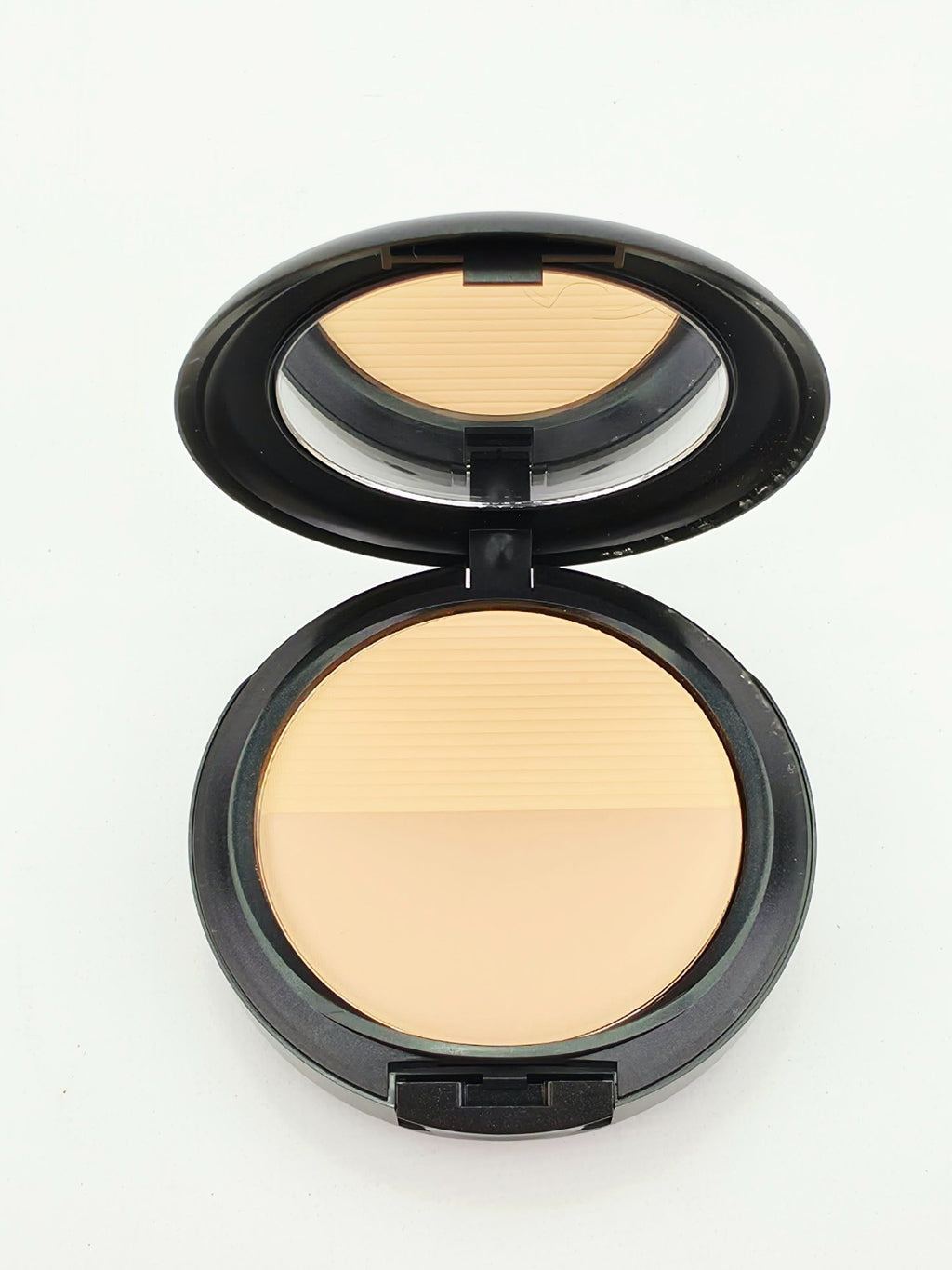 MAC Studio Waterweight Pressed Powder Compact Light Plus