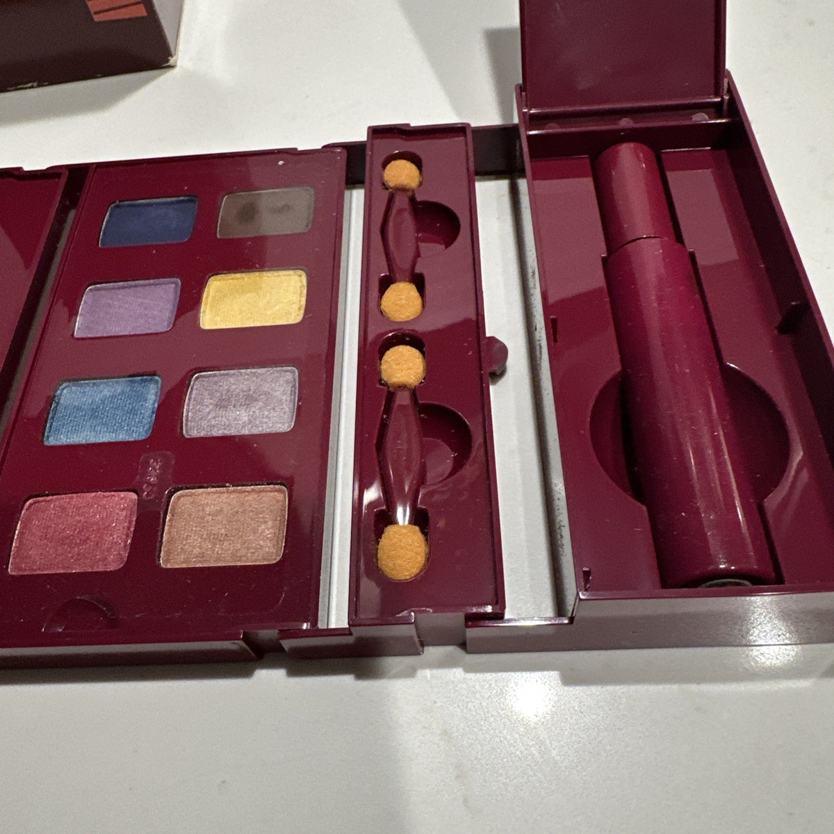 Avon Ultra Wear On The Town Makeup Kit (Vintage 1985)