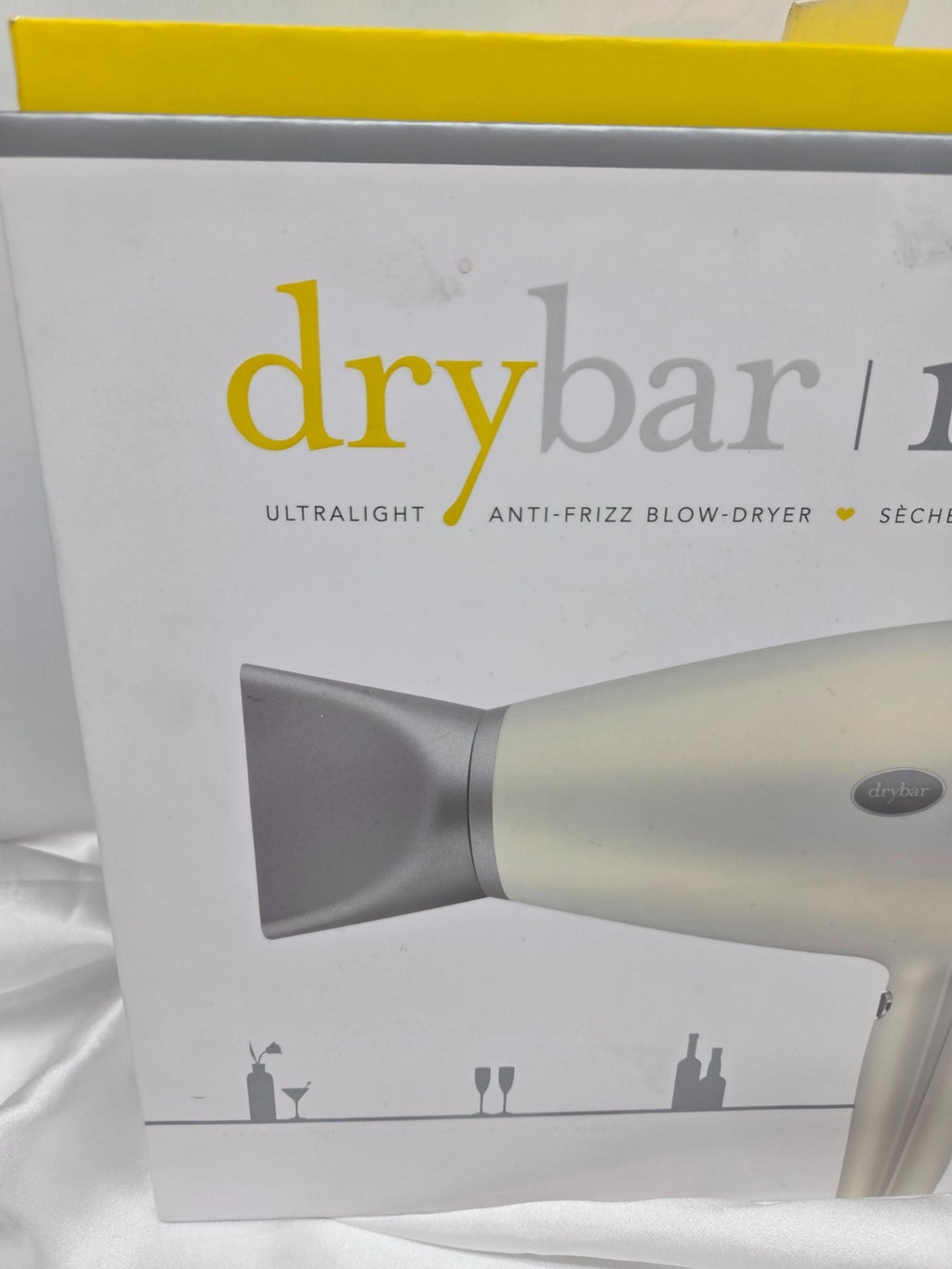 Lightweight Anti-Frizz Hair Dryer for Smooth Styling - White