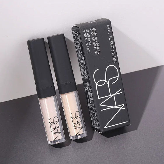 Mini Radiant Creamy Concealer with Medium Coverage - Travel Size, 30 Shades