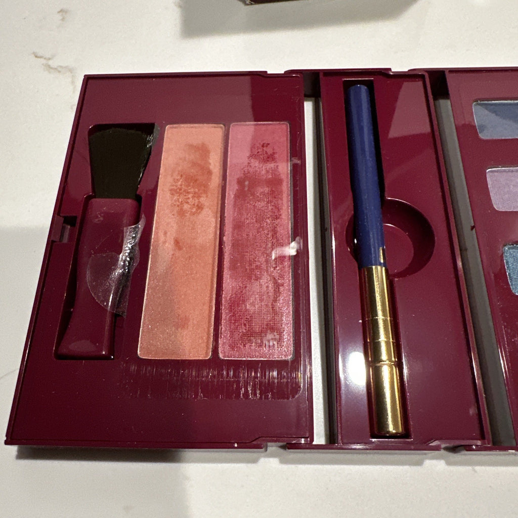 Avon Ultra Wear On The Town Makeup Kit (Vintage 1985)